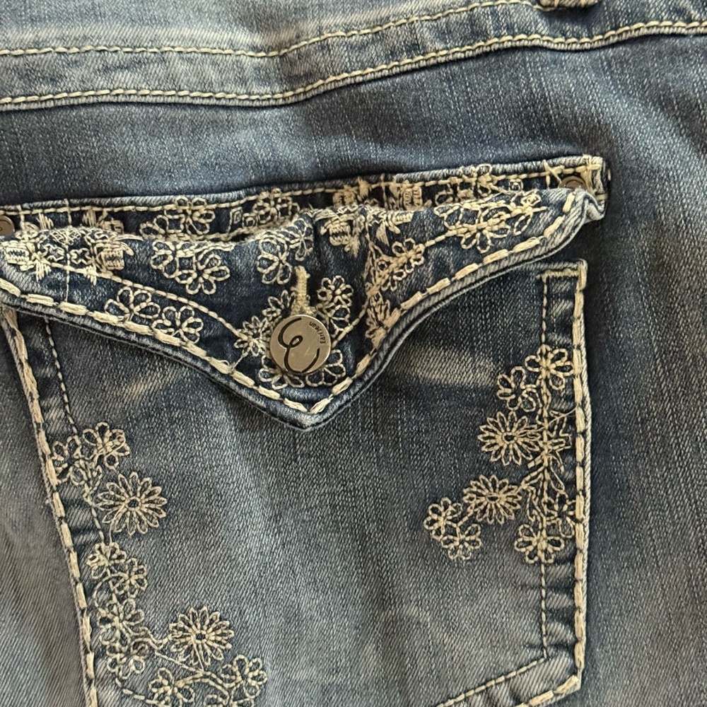 EARL Jeans with Embroidery Size 22 - Picture 3 of 12